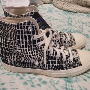 Chuck taylor velvet hi tops